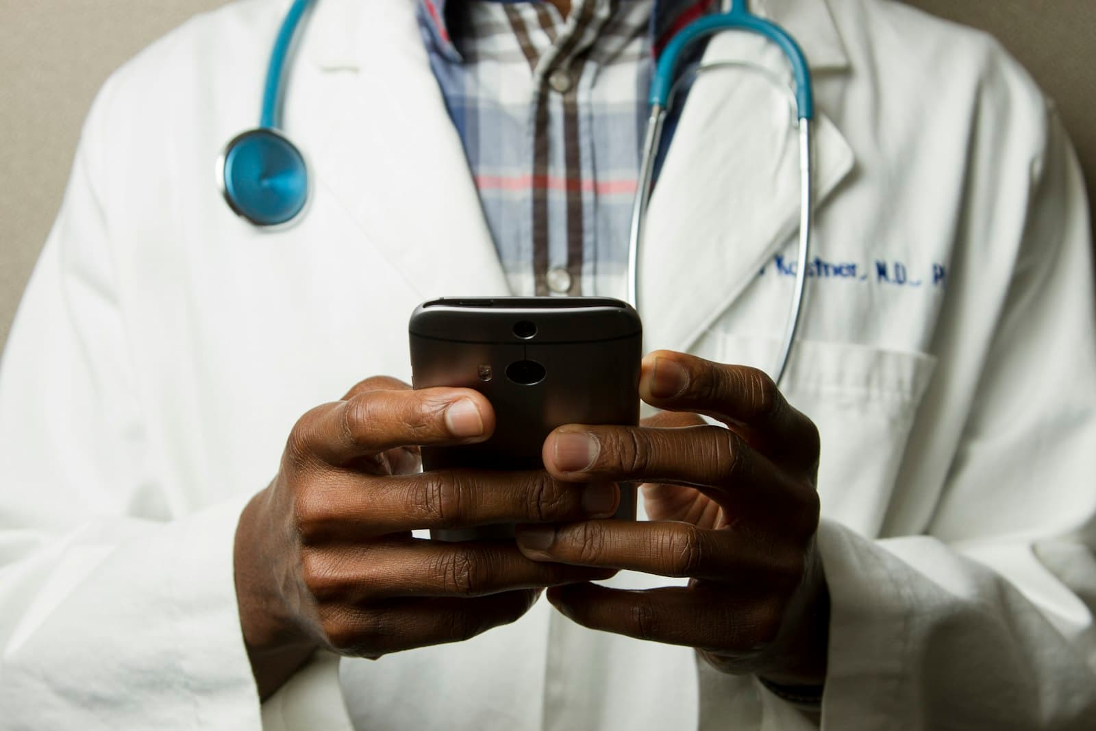 WordPress Support for Medical and Dental Clinics. Photo via Unsplash (https://unsplash.com/photos/112ba8d25d1d).